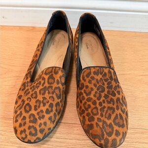 Clarks Leopard Print Loafers Womens 7.5 Slip On Comfort Flats